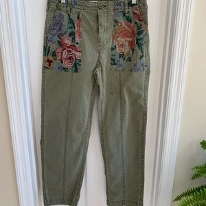 Anthropologie appliqué cargo pants. Sz 28